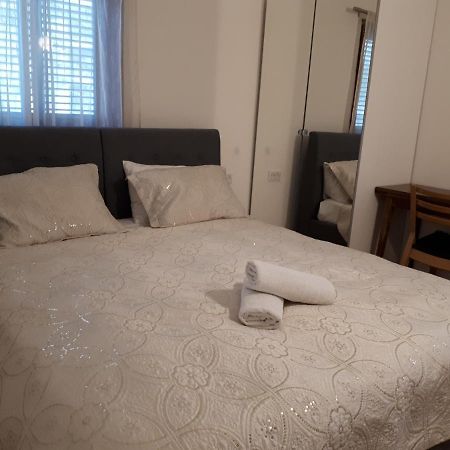 Отель Etty'S House Petach Tikva Экстерьер фото
