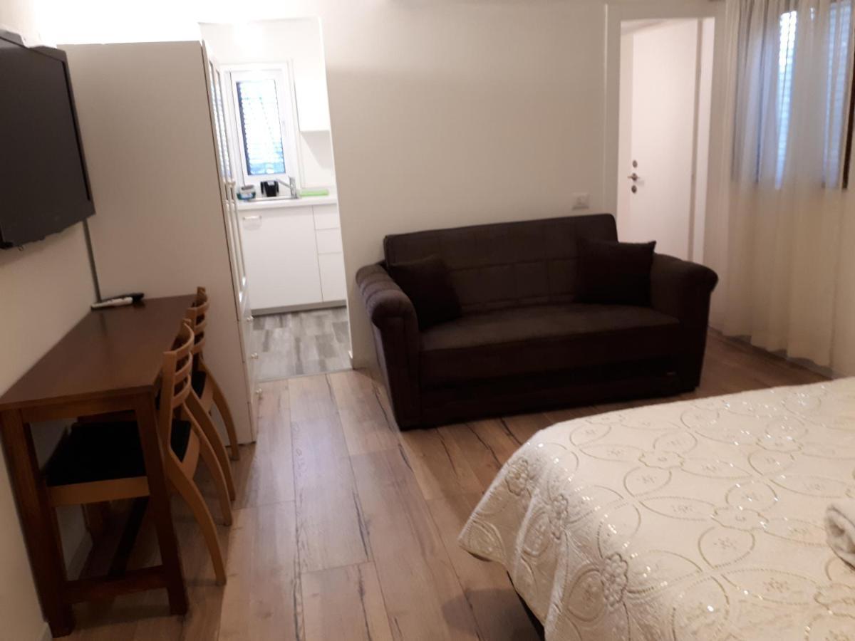 Отель Etty'S House Petach Tikva Экстерьер фото
