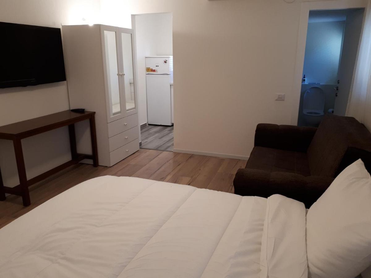Отель Etty'S House Petach Tikva Экстерьер фото
