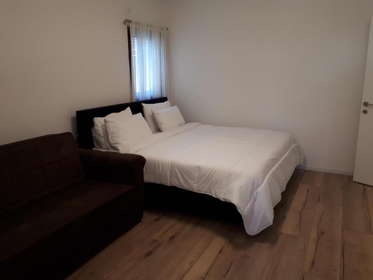 Отель Etty'S House Petach Tikva Экстерьер фото
